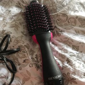 Revlon one-step hair styler.